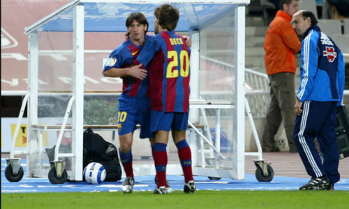 Thế giới ngả nghiêng về một thiên tài sau 14 năm Messi được Barca ra mắt